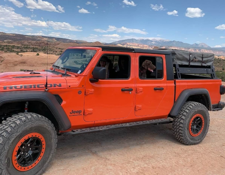 TNT Customs Jeep Gladiator JT Rock Sliders – Adventure Series